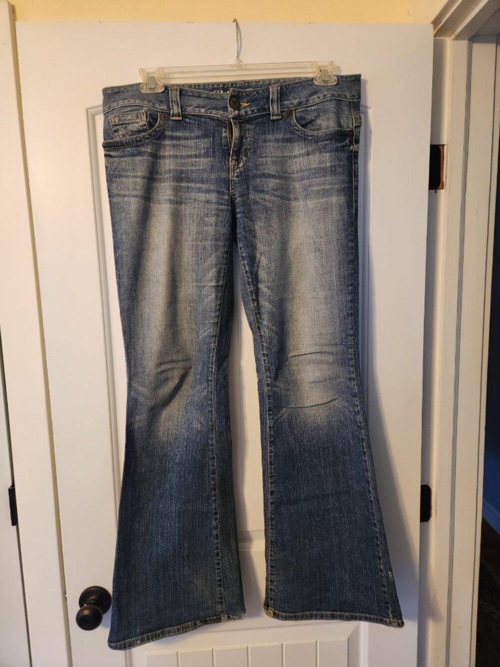 Guess Jeans- stretch with bell bottoms